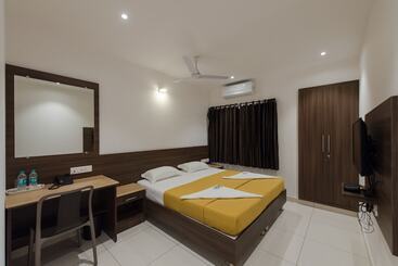 هتل Karuna Residency
