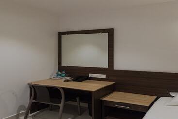 هتل Karuna Residency