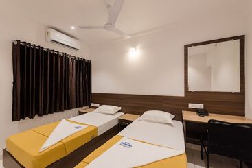 هتل Karuna Residency