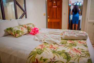 هتل Ocean S Edge Lodge Restaurant & Bar