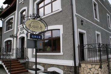 پانسیون Amadeus Apartamenty