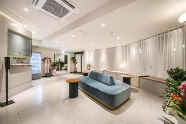 Changwon Brown Dot Hotel Palyong
