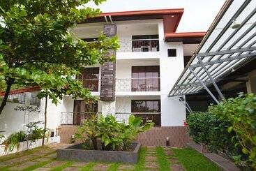 هتل Fernvale Leisure Club And Resort