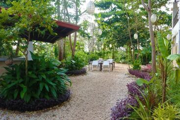 هتل Fernvale Leisure Club And Resort