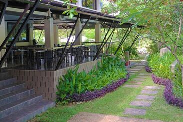 هتل Fernvale Leisure Club And Resort
