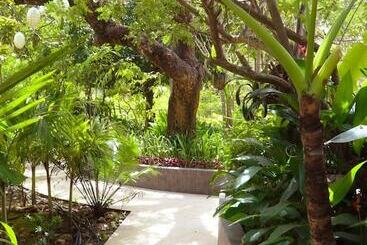 هتل Fernvale Leisure Club And Resort