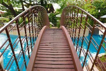 هتل Fernvale Leisure Club And Resort