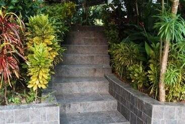 هتل Fernvale Leisure Club And Resort