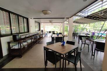 هتل Fernvale Leisure Club And Resort