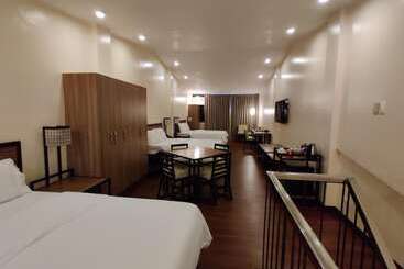 هتل Fernvale Leisure Club And Resort