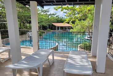 هتل Fernvale Leisure Club And Resort