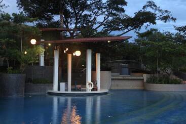 هتل Fernvale Leisure Club And Resort