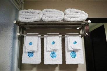 هتل Fernvale Leisure Club And Resort