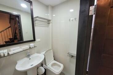 هتل Fernvale Leisure Club And Resort