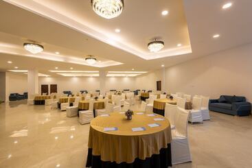 هتل Coral Resort And Spa Centrally Heated Mountain Side Resort Manali