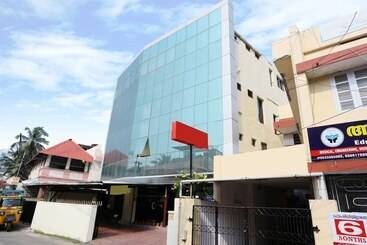هتل Gamas Centre By Oyo Rooms