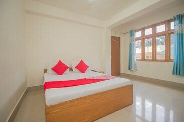 Oyo 14425 Hotel Shade