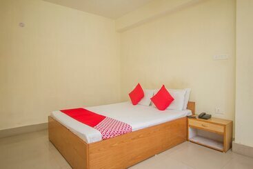 Oyo 14425 Hotel Shade