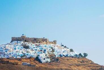 Aelia Apartments & Suites