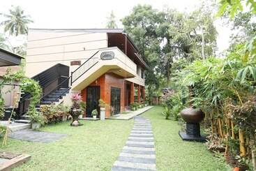 تختخواب و صبحانه Edwin S Airport Garden