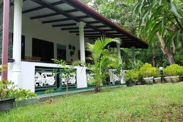 تختخواب و صبحانه Kalana Homestay