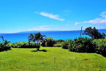 تختخواب و صبحانه Makaira Resort