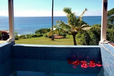 تختخواب و صبحانه Makaira Resort