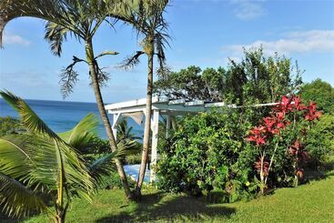 تختخواب و صبحانه Makaira Resort