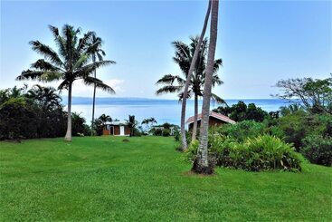 تختخواب و صبحانه Makaira Resort