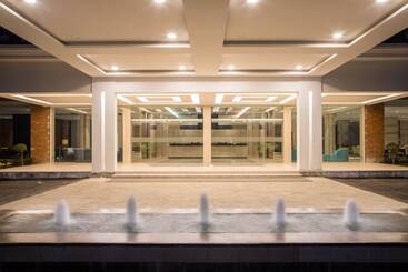 هتل Pawan Palace Lumbini