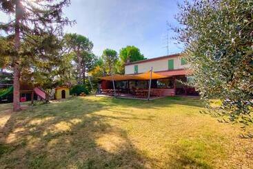 هتل روستایی Agriturismo E Cantina La Sabbiona