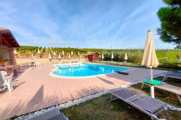 هتل روستایی Agriturismo E Cantina La Sabbiona