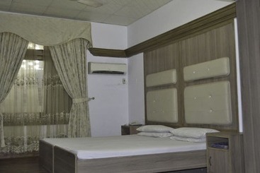 هتل Sandal Bar