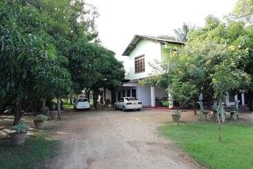 پانسیون Jayaru Guest House