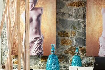 پانسیون Lithos Luxury Rooms