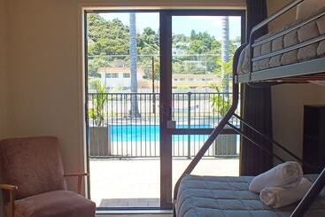 Bay Adventurer   Hostel