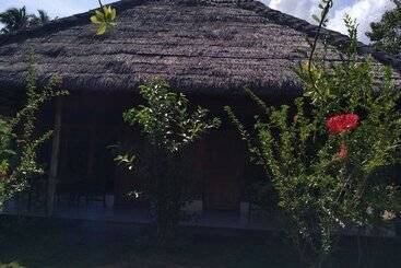 تختخواب و صبحانه Budi Sun Resort