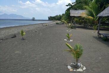 تختخواب و صبحانه Budi Sun Resort