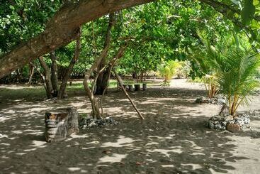 تختخواب و صبحانه Budi Sun Resort