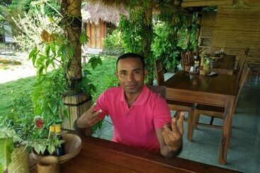 تختخواب و صبحانه Budi Sun Resort