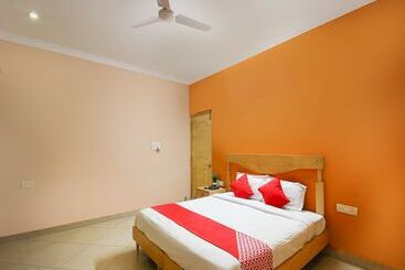 ホテル Hallmark Begumpet By Oyo Rooms