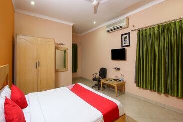 ホテル Hallmark Begumpet By Oyo Rooms
