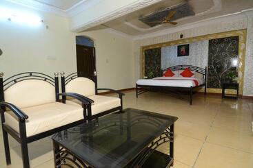 هتل Rani Bagh By Oyo Rooms