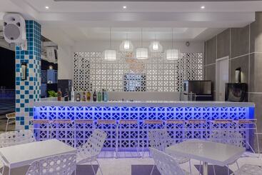 هتل Stonehill Suites