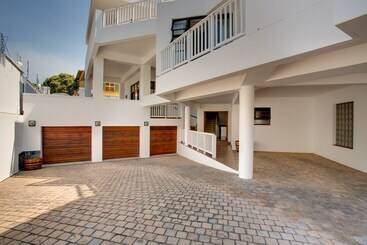 پانسیون Limoni Luxury Suites