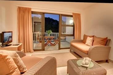 پانسیون Limoni Luxury Suites