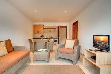 پانسیون Limoni Luxury Suites