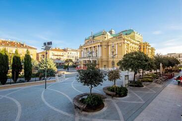 Rijeka Apartments Terra I & Ii