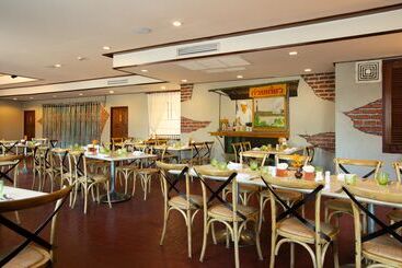 Centara Life Hotel Mae Sot