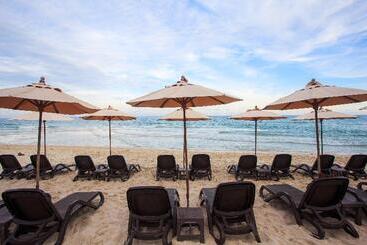 Chaweng Cove Beach Resort